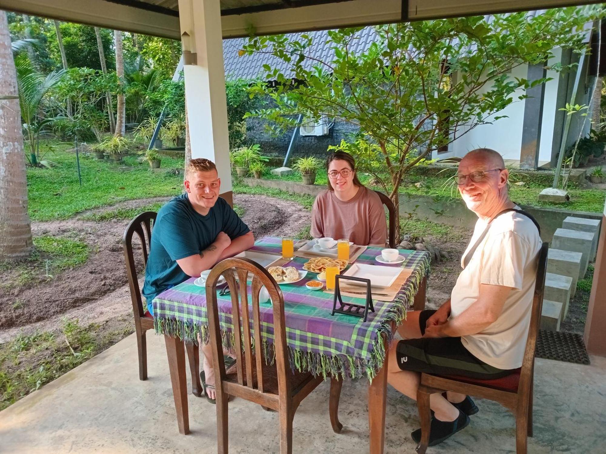 Elegant Hamlets Home Stay ชิลอว์ ภายนอก รูปภาพ